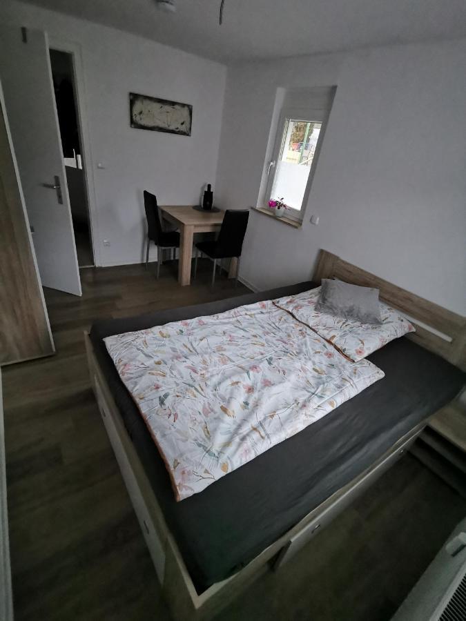 Privates Zimmer In Ruhiger Lage Heidenheim-Steinheim Am Albuch Luaran gambar