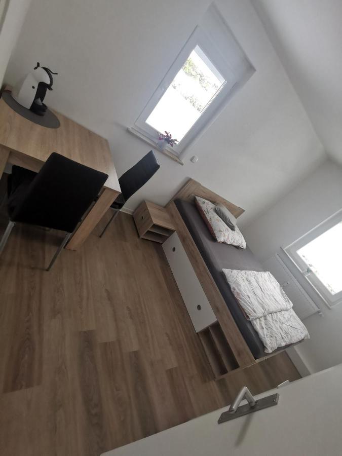 Privates Zimmer In Ruhiger Lage Heidenheim-Steinheim Am Albuch Luaran gambar